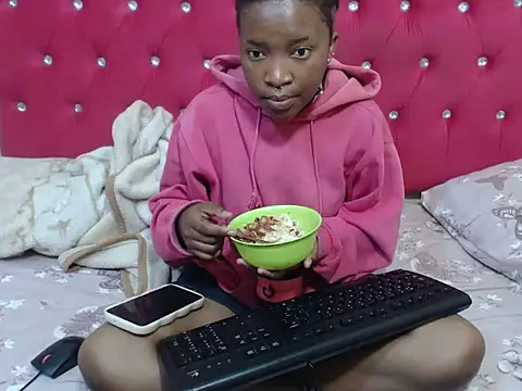 FreakieKay online show from December 1, 9:15 pm