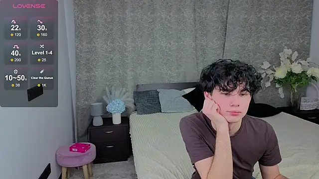 Cute Mike online show from December 3, 7:46 pm