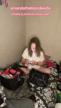 amandatheblondewife online show from March 14, 10:10 am