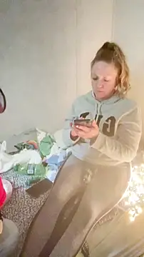 amandatheblondewife online show from December 16, 5:55 am