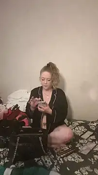 amandatheblondewife online show from January 17, 8:18 am