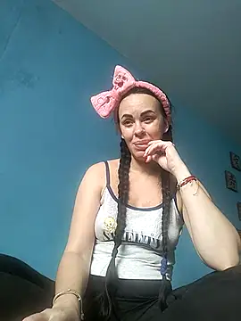 Snapshot of Stefaniyaxq chatting on October 31, 9:39 am Stefaniyaxq online show from October 31, 9:39 am