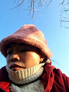 Snapshot of miomio-12 chatting on November 27, 12:44 am miomio-12 online show from November 27, 12:44 am