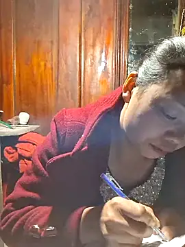 Snapshot of miomio-12 chatting on November 20, 1:34 pm miomio-12 online show from November 20, 1:34 pm