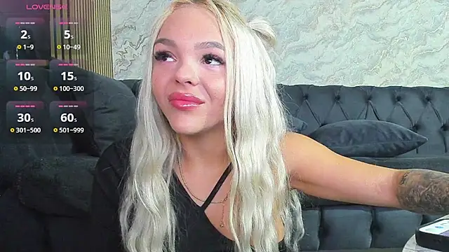 Snapshot of Daisy_Abby03 chatting on October 12, 6:09 pm Daisy Abby03 online show from October 12, 6:09 pm