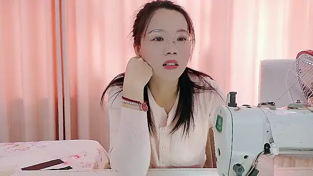 Snapshot of CCOO520 chatting on October 26, 6:14 am CCOO520 online show from October 26, 6:14 am