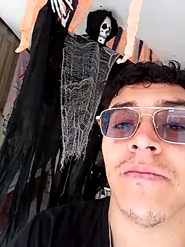 Snapshot of EithanFuckboys chatting on October 28, 1:32 pm EithanFuckboys online show from October 28, 1:32 pm