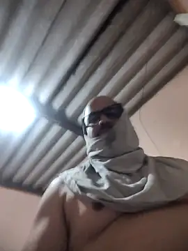 Snapshot of IncomingEssence478 chatting on April 8, 10:44 pm IncomingEssence478 online show from April 8, 10:44 pm