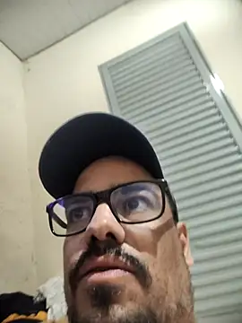 Snapshot of IncomingEssence478 chatting on December 18, 6:07 am IncomingEssence478 online show from December 18, 6:07 am