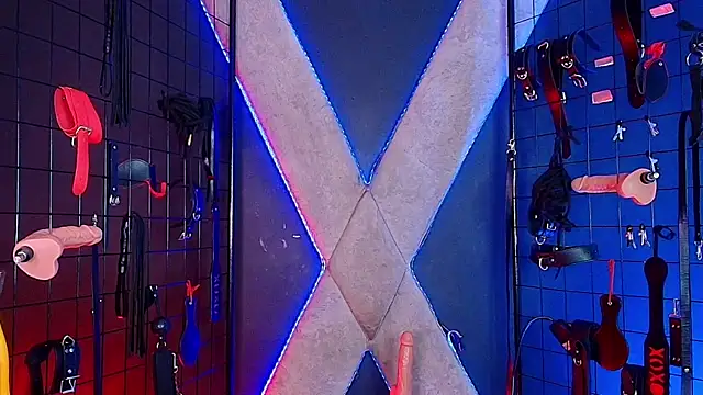 Snapshot of mranii_queen_bdsm_ chatting on January 8, 3:01 am mranii queen bdsm online show from January 8, 3:01 am