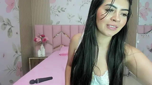 Snapshot of Laia_18 chatting on November 11, 3:23 am Laia 18 online show from November 11, 3:23 am