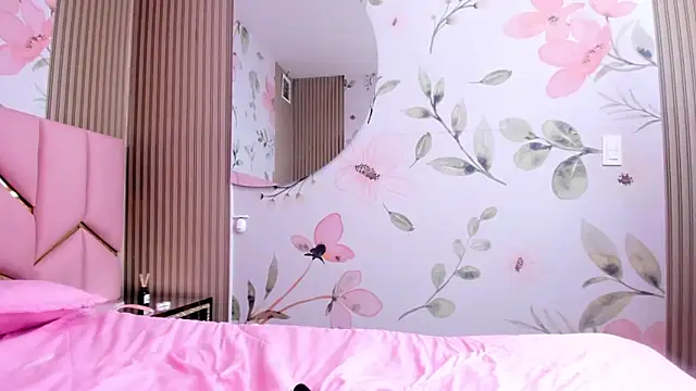 Snapshot of Laia_18 chatting on November 23, 12:15 pm Laia 18 online show from November 23, 12:15 pm