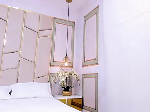 Snapshot of Laia_18 chatting on October 20, 11:44 am Laia 18 online show from October 20, 11:44 am