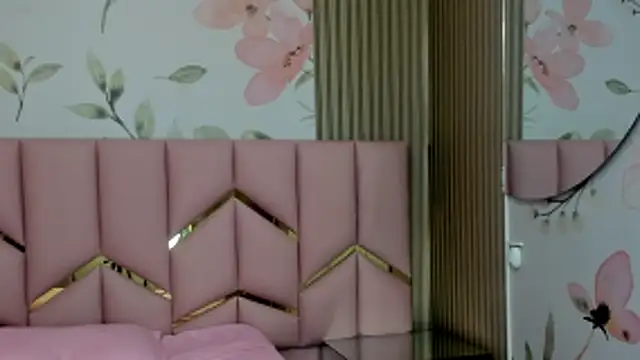 Snapshot of Laia_18 chatting on November 18, 11:48 pm Laia 18 online show from November 18, 11:48 pm