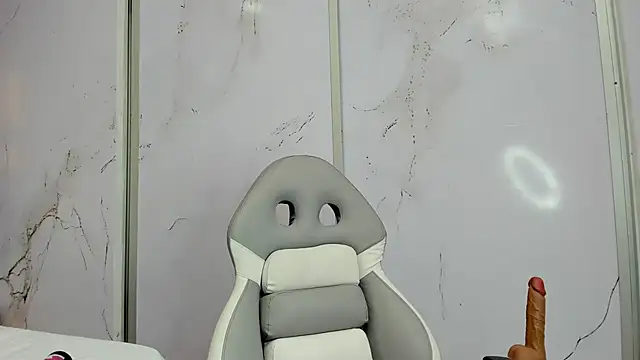 Snapshot of Laia_18 chatting on December 1, 11:38 pm Laia 18 online show from December 1, 11:38 pm