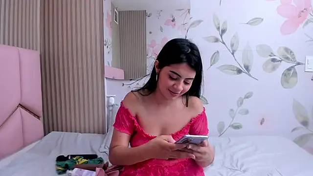 Snapshot of Laia_18 chatting on November 29, 12:27 pm Laia 18 online show from November 29, 12:27 pm