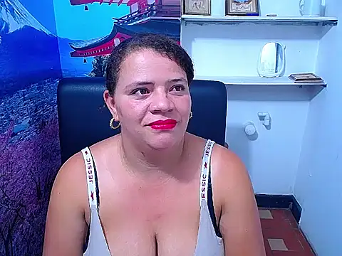Snapshot of Biigg_xxx chatting on October 16, 9:01 pm Biigg xxx online show from October 16, 9:01 pm