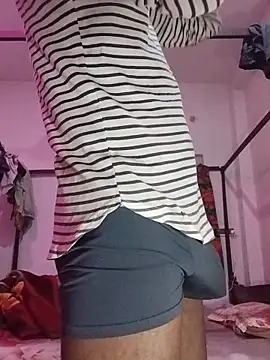 Snapshot of Binny91 chatting on February 15, 1:32 pm Binny91 online show from February 15, 1:32 pm