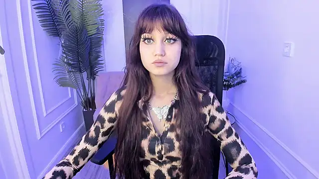 TiffanyYounge online show from November 10, 7:19 pm