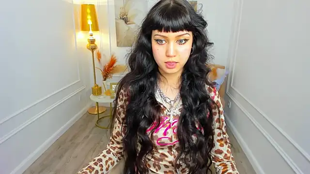 TiffanyYounge online show from April 3, 12:11 pm