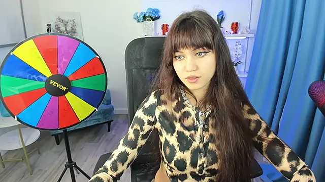 TiffanyYounge online show from November 1, 11:26 am