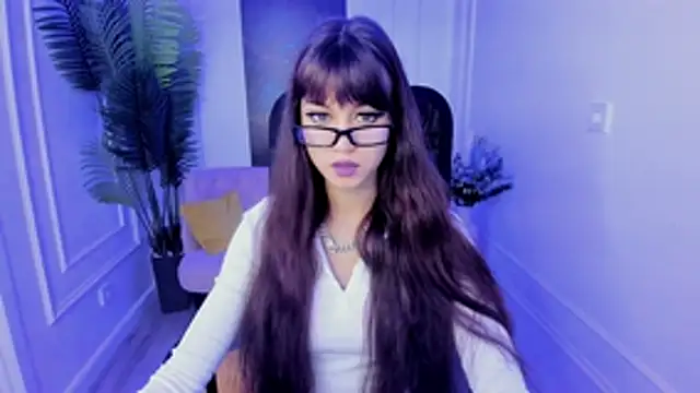 TiffanyYounge online show from November 6, 12:09 pm