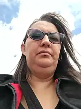 -saraqueen- online show from December 3, 3:55 pm