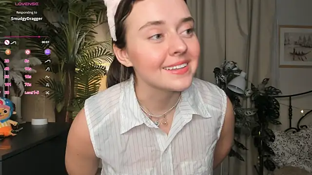 ThelmaJusto online show from April 4, 4:02 pm