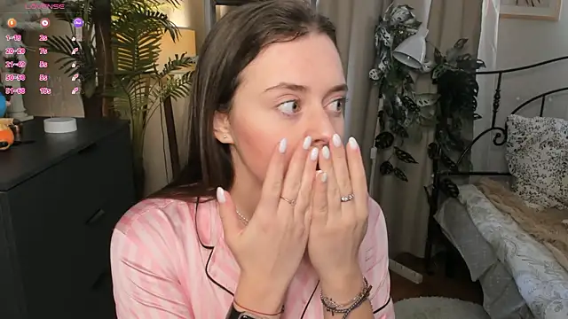 ThelmaJusto online show from March 23, 5:07 am