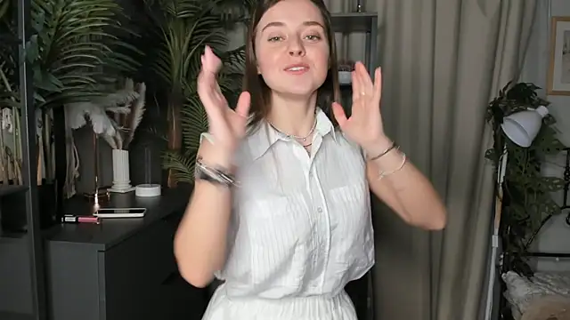 ThelmaJusto online show from October 31, 3:41 pm