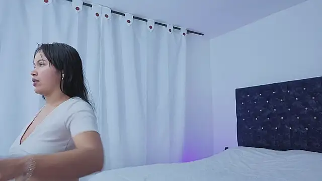 Snapshot of Catherine____ chatting on November 25, 2:01 am Catherine online show from November 25, 2:01 am