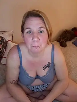 Snapshot of LaceyWestxx chatting on February 27, 8:19 pm LaceyWestxx online show from February 27, 8:19 pm