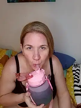 Snapshot of LaceyWestxx chatting on January 13, 7:07 pm LaceyWestxx online show from January 13, 7:07 pm