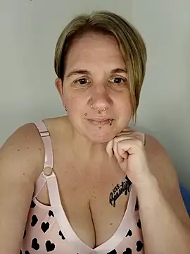 Snapshot of LaceyWestxx chatting on October 14, 5:35 pm LaceyWestxx online show from October 14, 5:35 pm