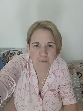 Snapshot of LaceyWestxx chatting on November 15, 7:40 pm LaceyWestxx online show from November 15, 7:40 pm