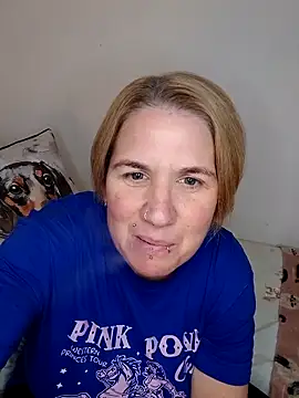 Snapshot of LaceyWestxx chatting on November 25, 10:15 am LaceyWestxx online show from November 25, 10:15 am