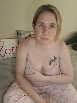 Snapshot of LaceyWestxx chatting on March 4, 6:26 pm LaceyWestxx online show from March 4, 6:26 pm