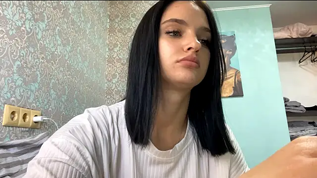 Snapshot of SorayaTrieger chatting on October 7, 9:32 am SorayaTrieger online show from October 7, 9:32 am