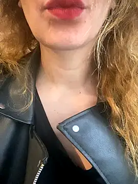 Snapshot of melisss2 chatting on December 2, 7:43 am melisss2 online show from December 2, 7:43 am