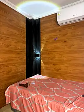 Snapshot of Eva_Feller69 chatting on November 13, 3:21 am Eva Feller69 online show from November 13, 3:21 am