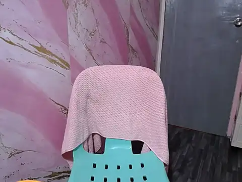 sexyloveee online show from December 3, 3:55 pm