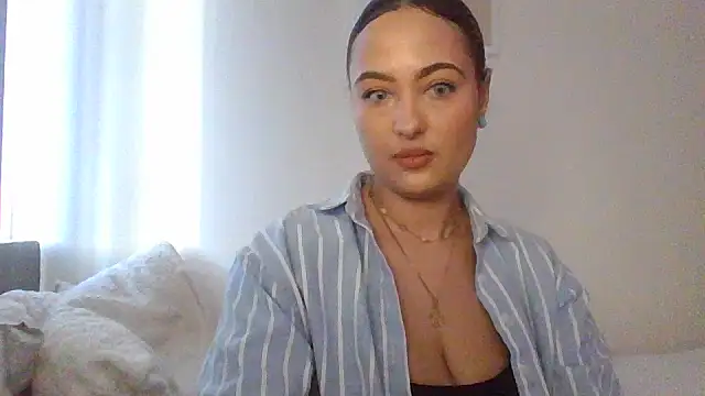 Snapshot of DommeMariaLopez95 chatting on December 16, 2:32 pm DommeMariaLopez95 online show from December 16, 2:32 pm