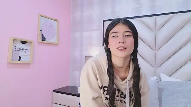 Snapshot of CristalShayy chatting on January 5, 5:27 pm CristalShayy online show from January 5, 5:27 pm