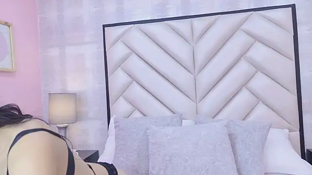 Snapshot of CristalShayy chatting on January 15, 11:57 am CristalShayy online show from January 15, 11:57 am