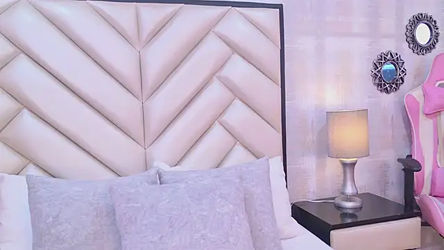 Snapshot of CristalShayy chatting on February 20, 11:45 am CristalShayy online show from February 20, 11:45 am