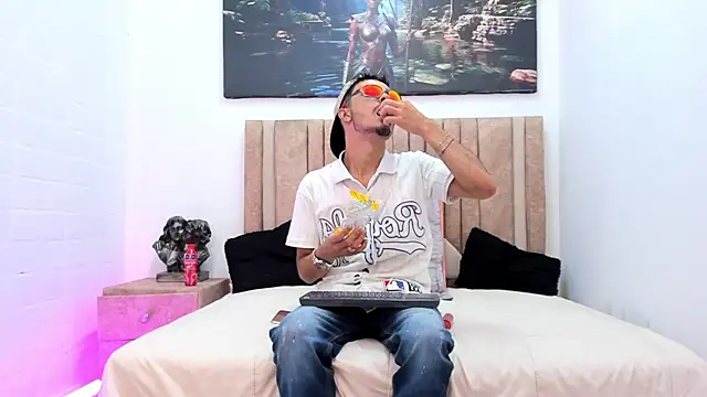 Timothe Evans online show from October 28, 8:52 pm