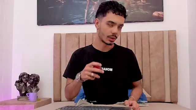 Timothe Evans online show from December 5, 4:11 am