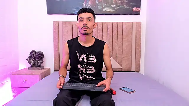 Timothe Evans online show from October 25, 8:42 pm