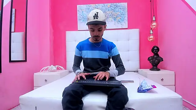 Timothe Evans online show from October 29, 9:36 pm