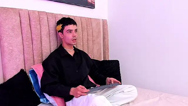 Timothe Evans online show from November 14, 8:01 pm